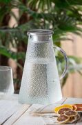 Kapris Metal Kapaklı Üçgen Cam Sürahi 1800 Ml SA6858