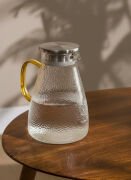 Kapris Metal Kapaklı Kabartma Desenli Cam Sürahi SA6855